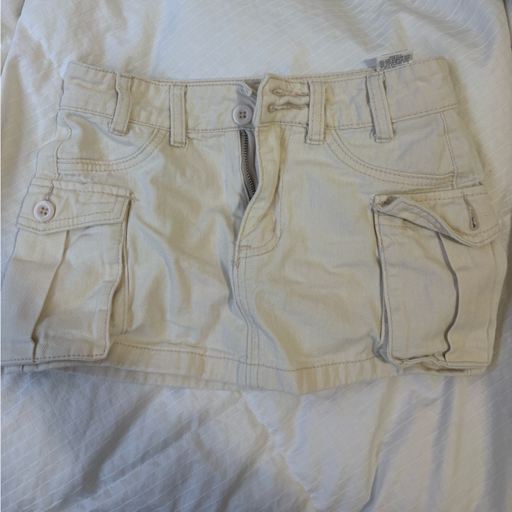 SHEIN Light Beige Cargo Shorts